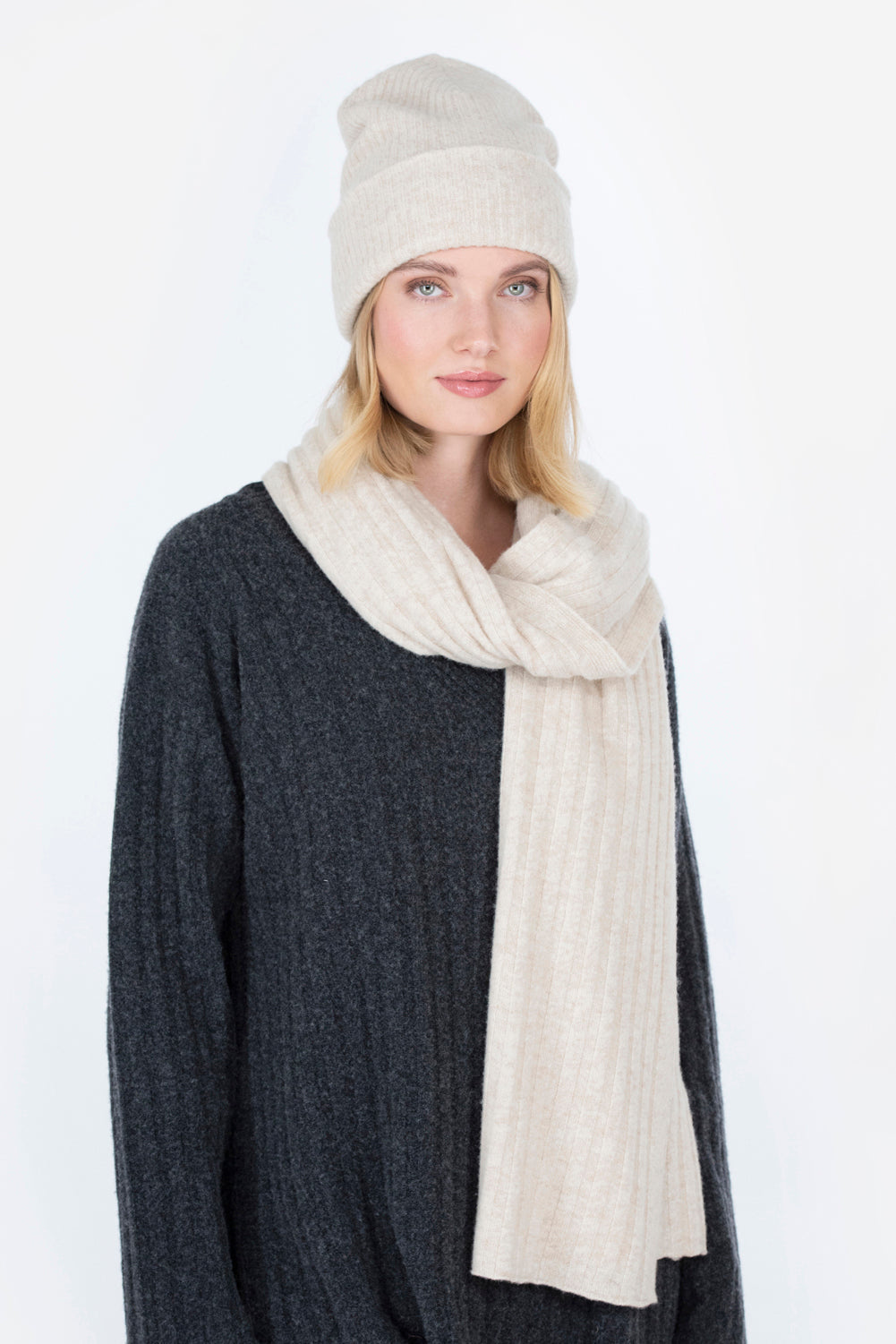 PITKOS knitted scarf light beige