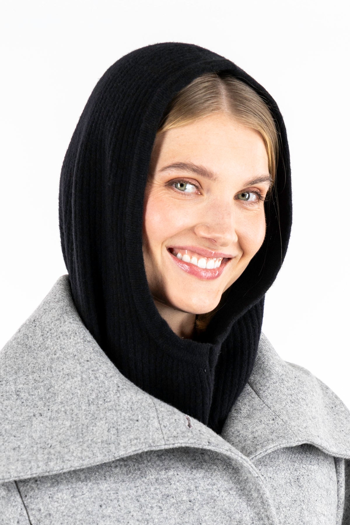 RETKI knitted hood black