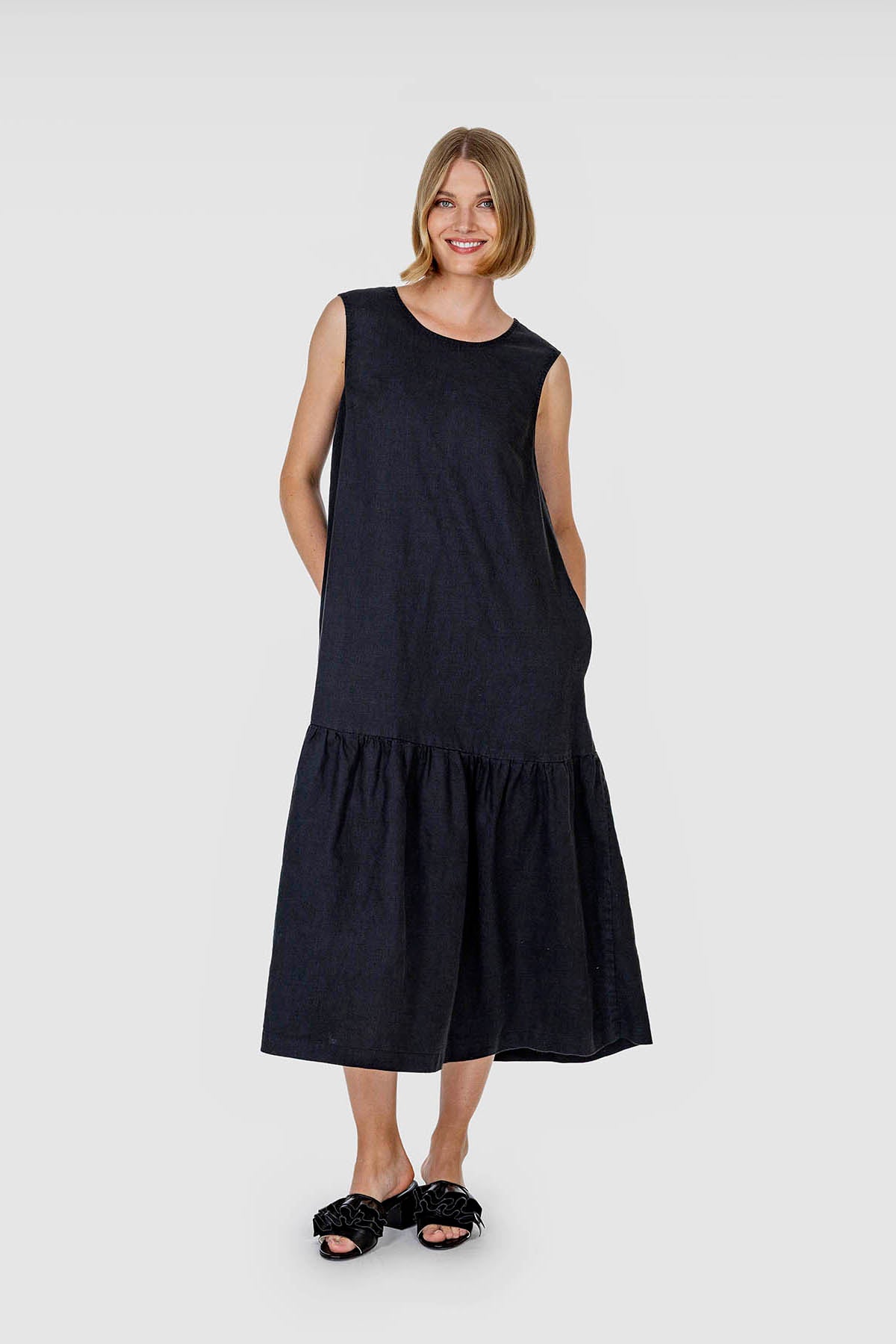 AURINGONKUKKA dress black