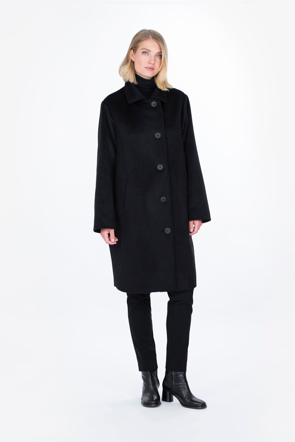 OMENA coat black