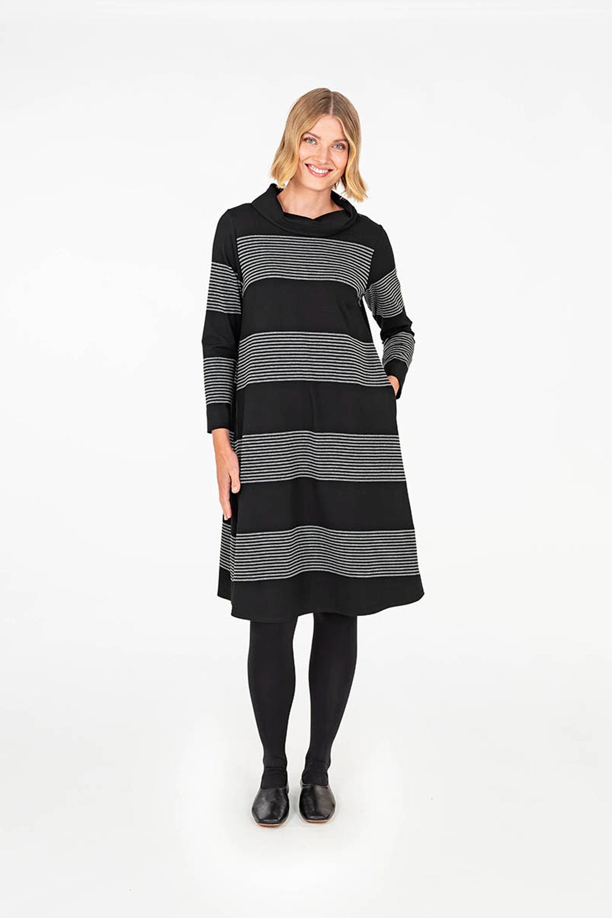 VALMUSKA dress black