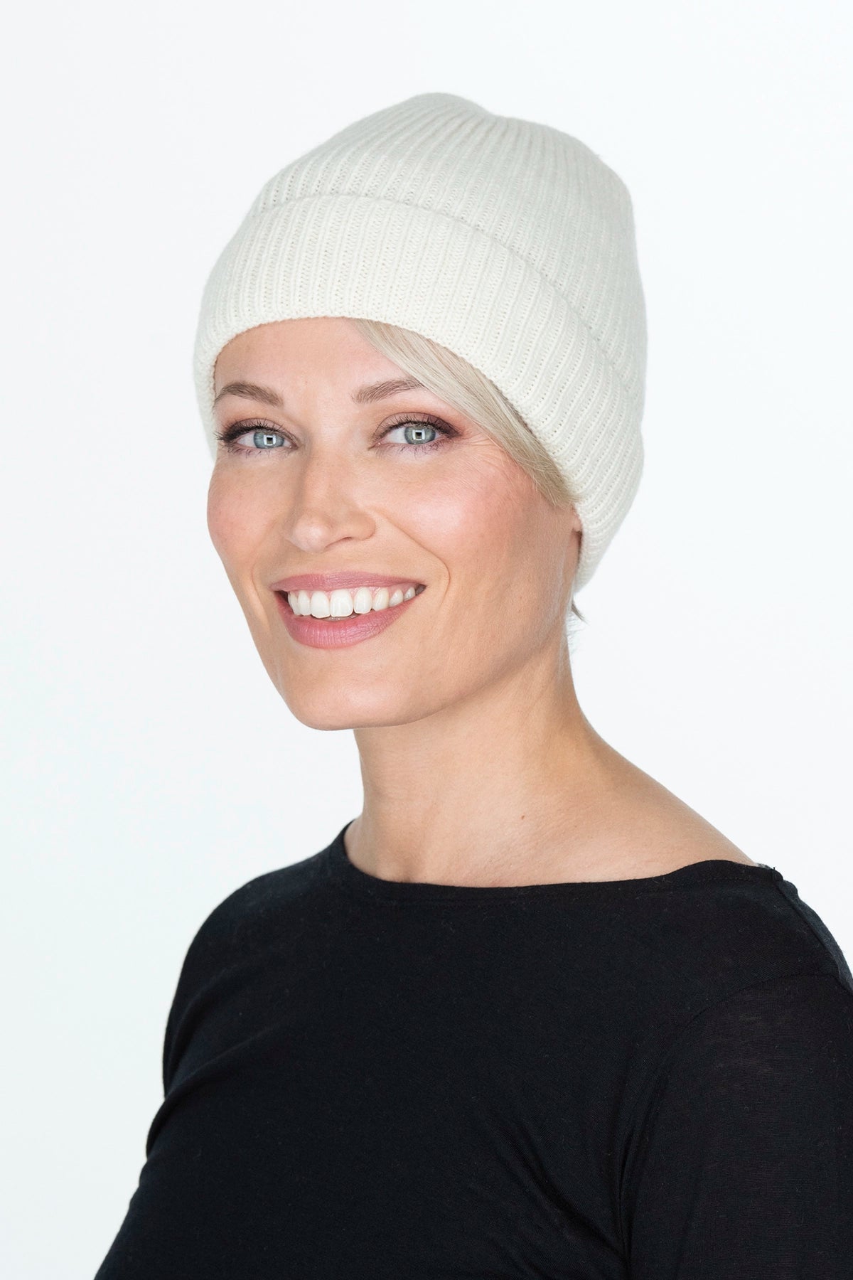 OFENA beanie off white