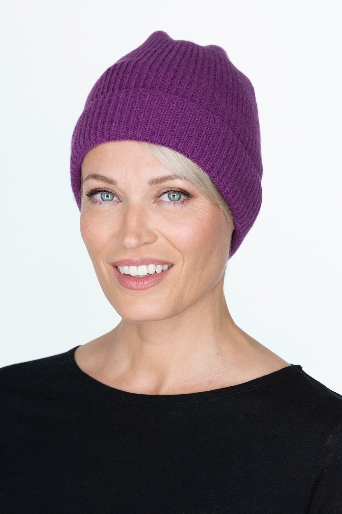 OFENA beanie violet